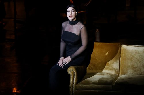 Ολόκληρη η κοσμική Αθήνα στο Ηρώδειο για να δει τη Μόνικα Μπελούτσι στον ρόλο της Μαρίας Κάλλας