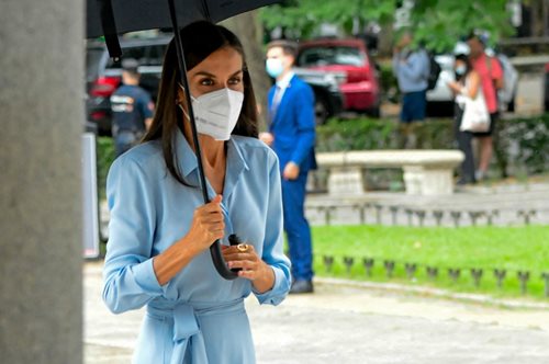 Η Λετίσια το λατρεύει: Το «ακριβό» αδελφάκι του Zara είναι ο ορισμός της οικονομικής πολυτέλειας