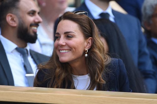 Η Κέιτ Μίντλετον με μία εμφάνιση που φέρνει στο μυαλό την παλιά, βρετανική αριστοκρατία