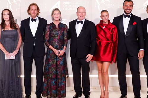 Ούτε Σάρλοτ Κασιράγκι, ούτε Σαρλίν: Το αληθινό fashion icon της πριγκιπικής οικογένειας του Μονακό