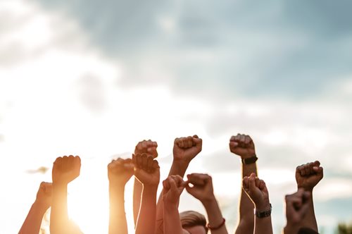 Μήπως η κοινή γνώμη είναι συλλογική ψευδαίσθηση;