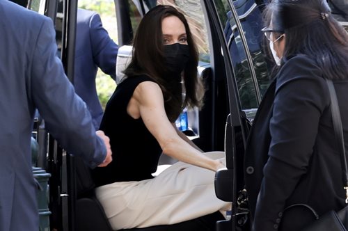 Νέο ζευγάρι στην πόλη; H Αντζελίνα Τζολί και ο Weeknd ξανά μαζί σε ρομαντικό δείπνο 