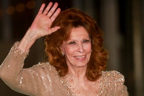 Sophia Loren | H υπέροχη εμφάνιση της 87χρονης ηθοποιού στη βράβευσή της 