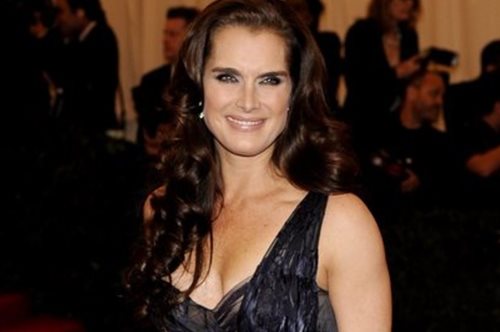 Η Μπρουκ Σιλντς ποζάρει μαζί με την 15χρόνη κόρη της