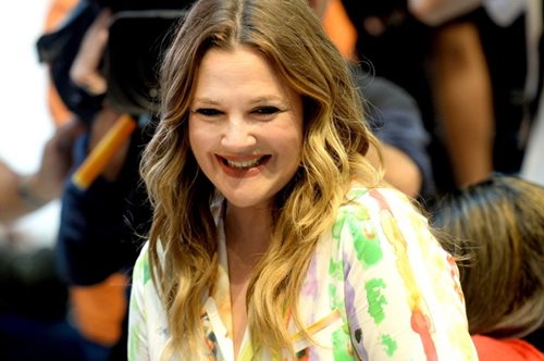 Η Ντρου Μπάριμορ θέλει να γίνει κολλητή με τη νέα σύντροφο του πρώην συζύγου της