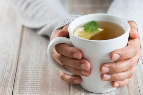 Μικρότερος ο κίνδυνος θανάτου για όσους πίνουν πολύ μαύρο τσάι, σύμφωνα με αμερικανική μελέτη