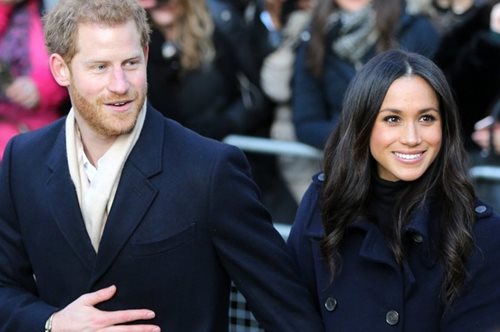 Ξέρουμε το μυστικό της Meghan Markle για τέλειες, λαμπερές μπούκλες