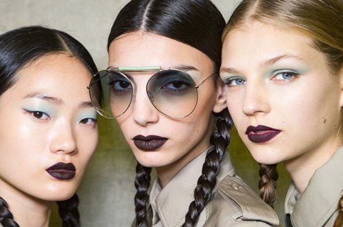 Ένας έξυπνος τρόπος για να χαρίσεις ακόμα μεγαλύτερη ένταση στις βλεφαρίδες σου