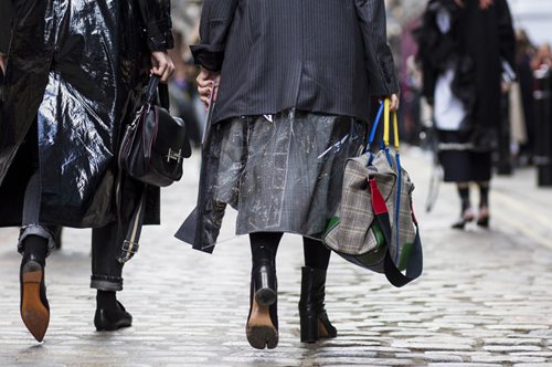 Τα πιο κομψά φθινοπωρινά σύνολα για γυναίκες άνω των 50