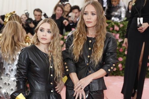 Η Άσλει Όλσεν φόρεσε το total white σύνολο με τον πιο κουλ και απλό τρόπο