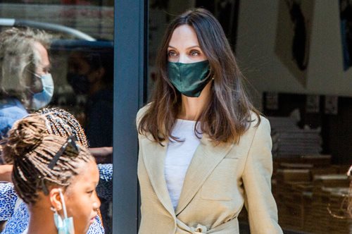 Η Αντζελίνα Τζολί ξεπέρασε ήδη τον The Weeknd με τον πρώην της. Ή μήπως το αντίθετο;