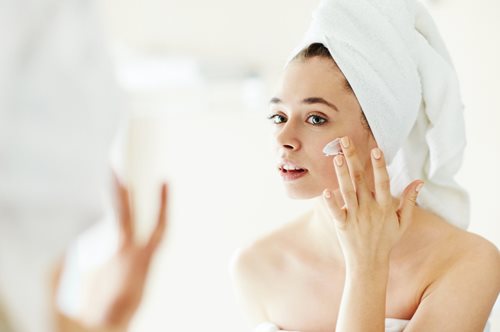 Αντιγήρανση | 5 προϊόντα φροντίδας προσώπου που αξίζει να δοκιμάσεις