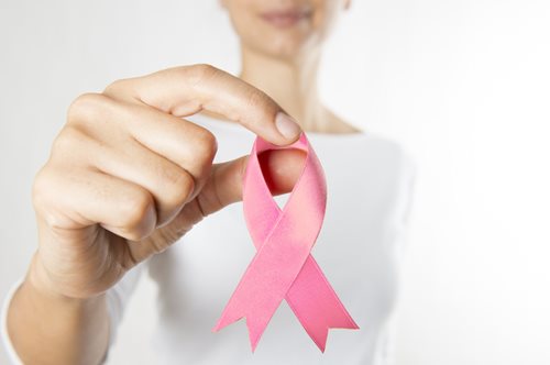 Τρία λιγότερο κοινά συμπτώματα του καρκίνου του μαστού που πρέπει να γνωρίζεις