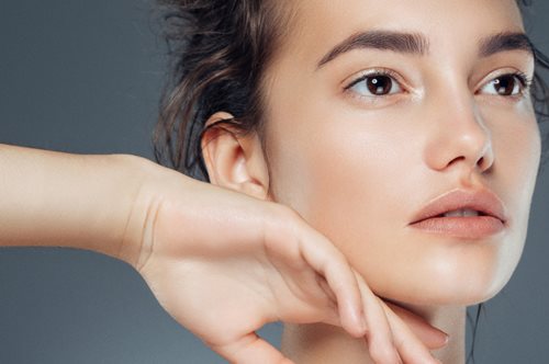 Editor's Choice | Οι καλύτερες κρέμες με υαλουρονικό οξύ που μπορείτε να αγοράσετε τώρα