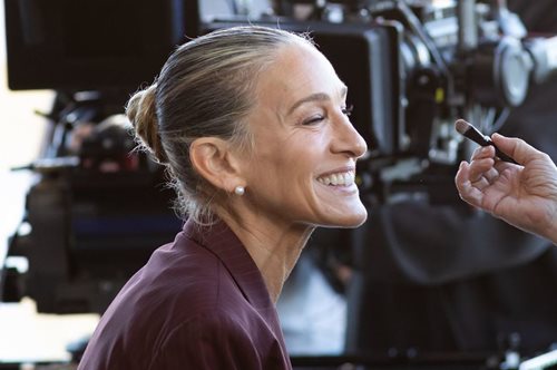 Η Σάρα Τζέσικα Πάρκερ μόλις έκανε το τέλειο χτένισμα για το γραφείο