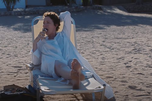 Το πρώτο τρέιλερ της πολυαναμενόμενης ταινίας «Η Χαμένη Κόρη» κυκλοφόρησε με αέρα από Σπέτσες