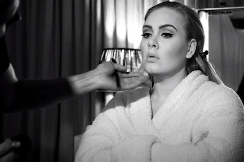 Γιατί όλοι μιλούν για την απίθανη εμφάνιση της Adele στο ραντεβού με τον νέο σύντροφό της ζωής της