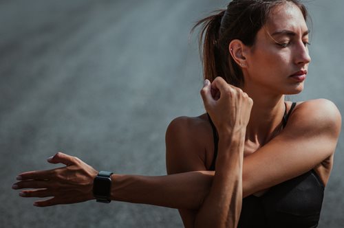 Εβδομαδιαίο πρόγραμμα γυμναστικής: Τι προπόνηση να κάνω κάθε μέρα από το σπίτι;