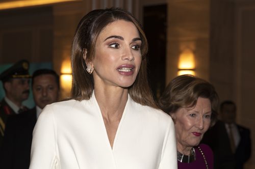 Η Βασίλισσα Ράνια τόλμησε τον συνδυασμό που φοβούνται ακόμη και τα μεγαλύτερα fashion icons 