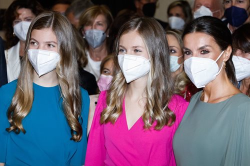 Το σούπερ μίνι της πριγκίπισσας Λεονόρ και το στιγμιότυπο της Λετίσια που εντυπωσίασε