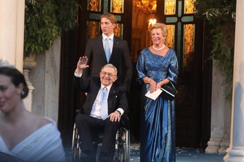 Κωνσταντίνος – Αλέξιος: Ποιος είναι ο όμορφος νεαρός που έσπρωχνε το αμαξίδιο του τέως βασιλιά;