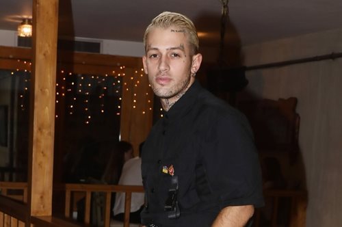 «Έχει ανεβάσει ανήλικο κοριτσάκι στην παραλία»