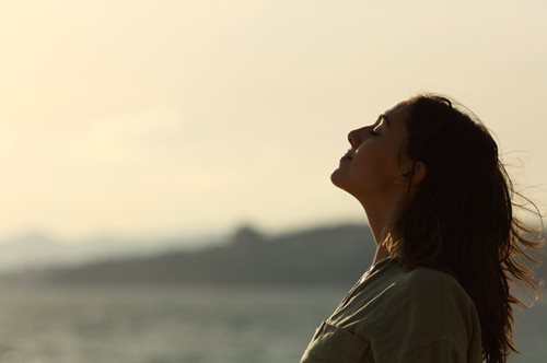 «Γιατί να μας απασχολεί τόσο η γνώμη των άλλων;»