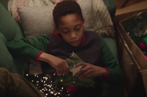 H νέα χριστουγεννιάτικη διαφήμιση του Τζον Λιούις απαιτεί να έχεις δίπλα σου χαρτομάντηλα