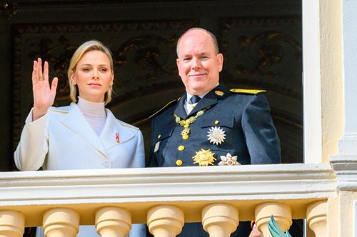 «Έβαλε τον γιο μου να κοιμάται μαζί με τους υπηρέτες»