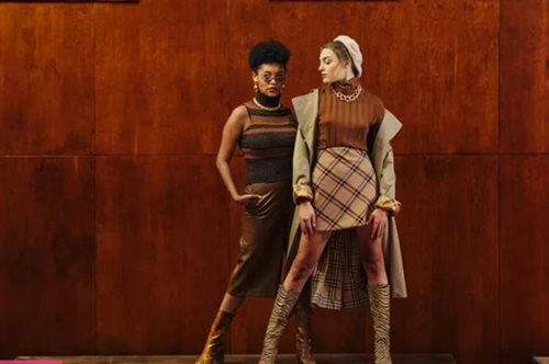 Είσαι έτοιμη για ψώνια; Εδώ θα βρεις τα πιο hot ρούχα και αξεσουάρ που θα σε κρατήσουν on budget