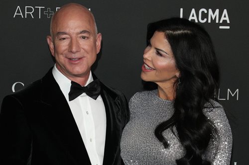 Ο Τζεφ Μπέζος «απειλεί» τον Λεονάρντο Ντι Κάπριο για τα ερωτικά βλέμματα με τη σύντροφό του