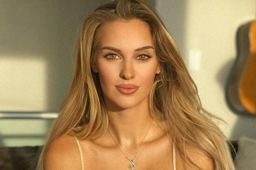 Γνωρίστε τη γυναίκα που το Instagram «μισεί», εξαιτίας της ομορφιάς της