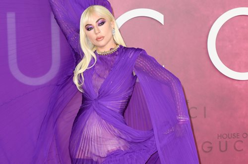 Η εμβληματική εμφάνιση της Lady Gaga στην πρεμιέρα του «House of Gucci»