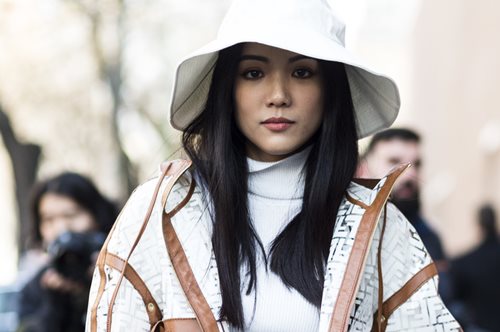 Τα 6 πανωφόρια που επιλέγουν να φορέσουν οι Γαλλίδες αυτή την εποχή