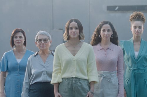 Γυναίκες τραγουδούν για γυναίκες στην εκστρατεία 