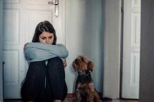 Πώς η απώλεια (ναι, και ένας χωρισμός) μπορεί να επηρεάσει την υγεία μας