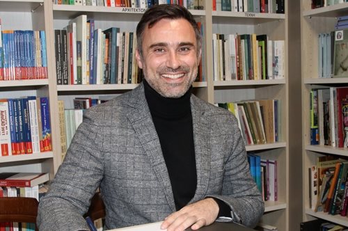 «Υπάρχει Έλληνας παρουσιαστής που κάνει καριέρα κοροϊδεύοντας συναδέλφους τοπικών καναλιών»