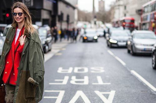 Πιο λεπτή και πιο ψηλή μέσα σε λίγα λεπτά: Μία Youtuber μας δείχνει τους τρόπους