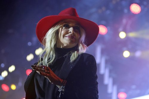 Η Άννα Βίσση ποζάρει με σέξι μπικίνι, απολαμβάνοντας τον ήλιο στο Ντουμπάι