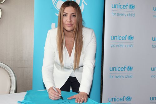 Η Έλενα Παπαρίζου πιο όμορφη από ποτέ, στην πιο κομψή εμφάνισή της