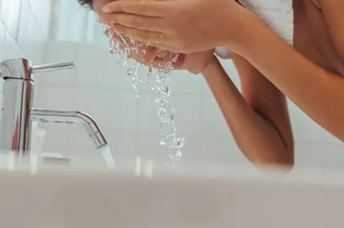 Πώς θα αντιμετωπίσεις τις ορμονικές αλλαγές στην επιδερμίδα σου;