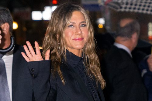 Στα πατώματα για τον αποχωρισμό της: Τα δάκρυα της Τζένιφερ Άνιστον