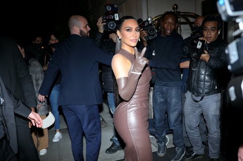 H Kιμ Καρντάσιαν «έσωσε» μία γυναικεία ομάδα ποδοσφαίρου από το Αφγανιστάν