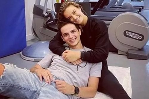 Μαρία Σάκκαρη-Κωνσταντίνος Μητσοτάκης | Ποζάρουν αγκαλιά και δείχνουν φουλ ερωτευμένοι