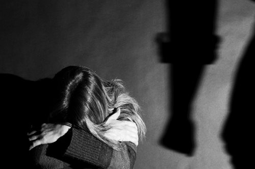 Κακοποίηση: Ποιες είναι οι σωστές (και οι λάθος) κινήσεις για να δικαιωθείς; Τι λέει ο ιατροδικαστής