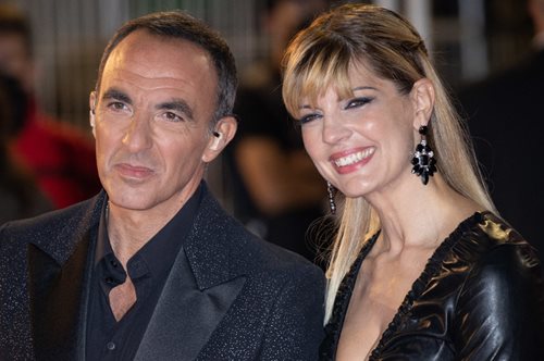 Με μαύρο δερμάτινο φόρεμα: Ο Νίκος Αλιάγας συνοδεύει την εντυπωσιακή σύζυγό του Τίνα Γρηγορίου