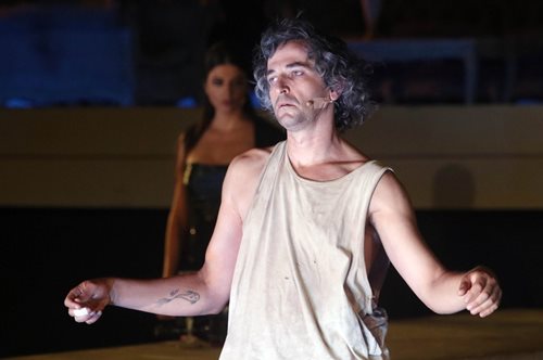 Η παράσταση «Ρινόκερος» θα συνεχιστεί: Η ανακοίνωση των συντελεστών