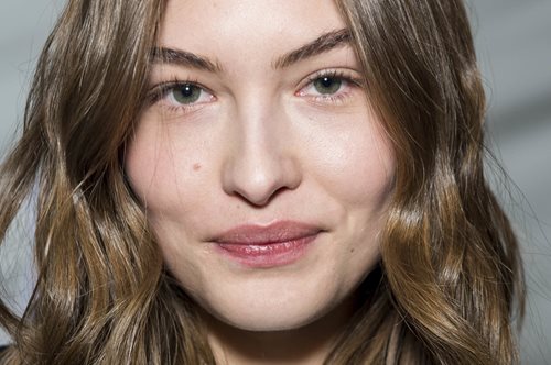 Σκασμένα χείλη και άλλα τέσσερα προβλήματα ομορφιάς που αντιμετωπίζουμε τον χειμώνα