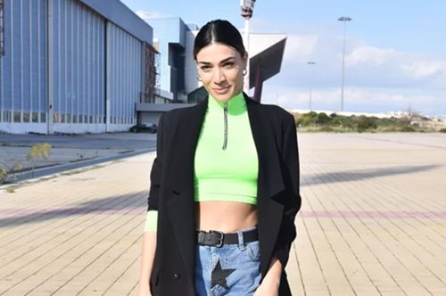 Η Ήβη Αδάμου έφερε το street style στους δρόμους της Αθήνας