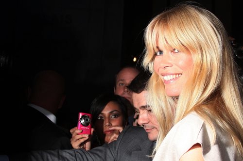 Το έξυπνο κούρεμα που κρύβει τις ρυτίδες και κόβει χρόνια